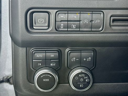 Used 2022 GMC Yukon XL SLT w/ SLT Premium Package AWD/4WD image 10