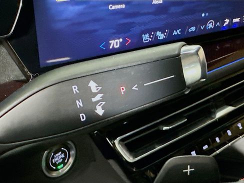 Used 2025 Chevrolet Traverse RS image 18