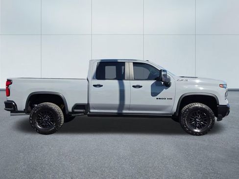 Used 2025 Chevrolet Silverado 2500 ZR2 w/ Technology Package AWD/4WD image 7