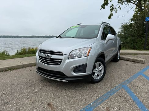 Used 2016 Chevrolet Trax LT FWD image 1
