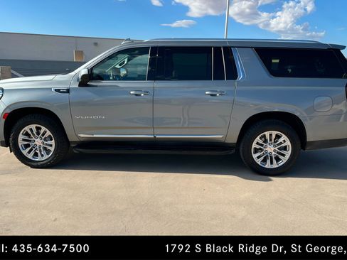Used 2023 GMC Yukon XL SLT AWD/4WD image 2