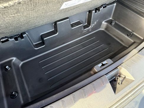 Used 2023 Chevrolet Traverse LT image 35