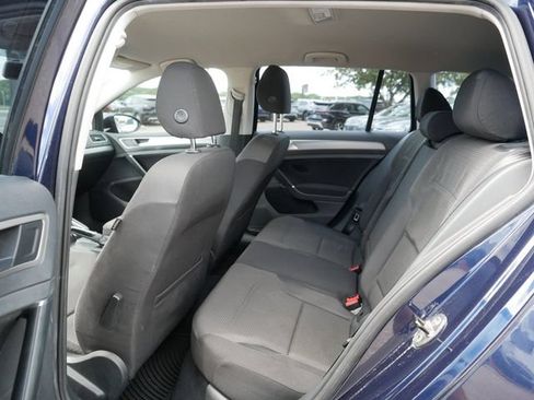 Used 2016 Volkswagen Golf S FWD image 17