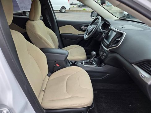 Used 2015 Jeep Cherokee Latitude w/ Cold Weather Group AWD/4WD image 29