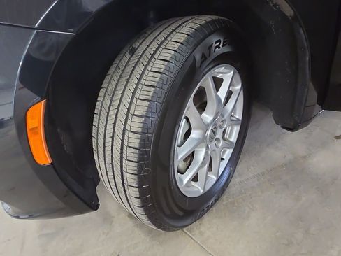 Certified 2023 Chrysler Pacifica Touring-L FWD image 34