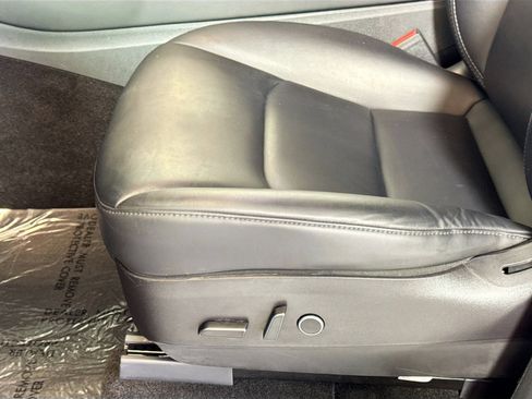 Used 2022 Tesla Model Y Performance image 12