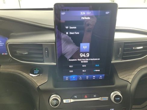 Used 2020 Ford Explorer Platinum w/ Premium Technology Package image 31