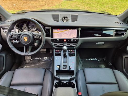 Certified 2026 Porsche Macan AWD/4WD image 21