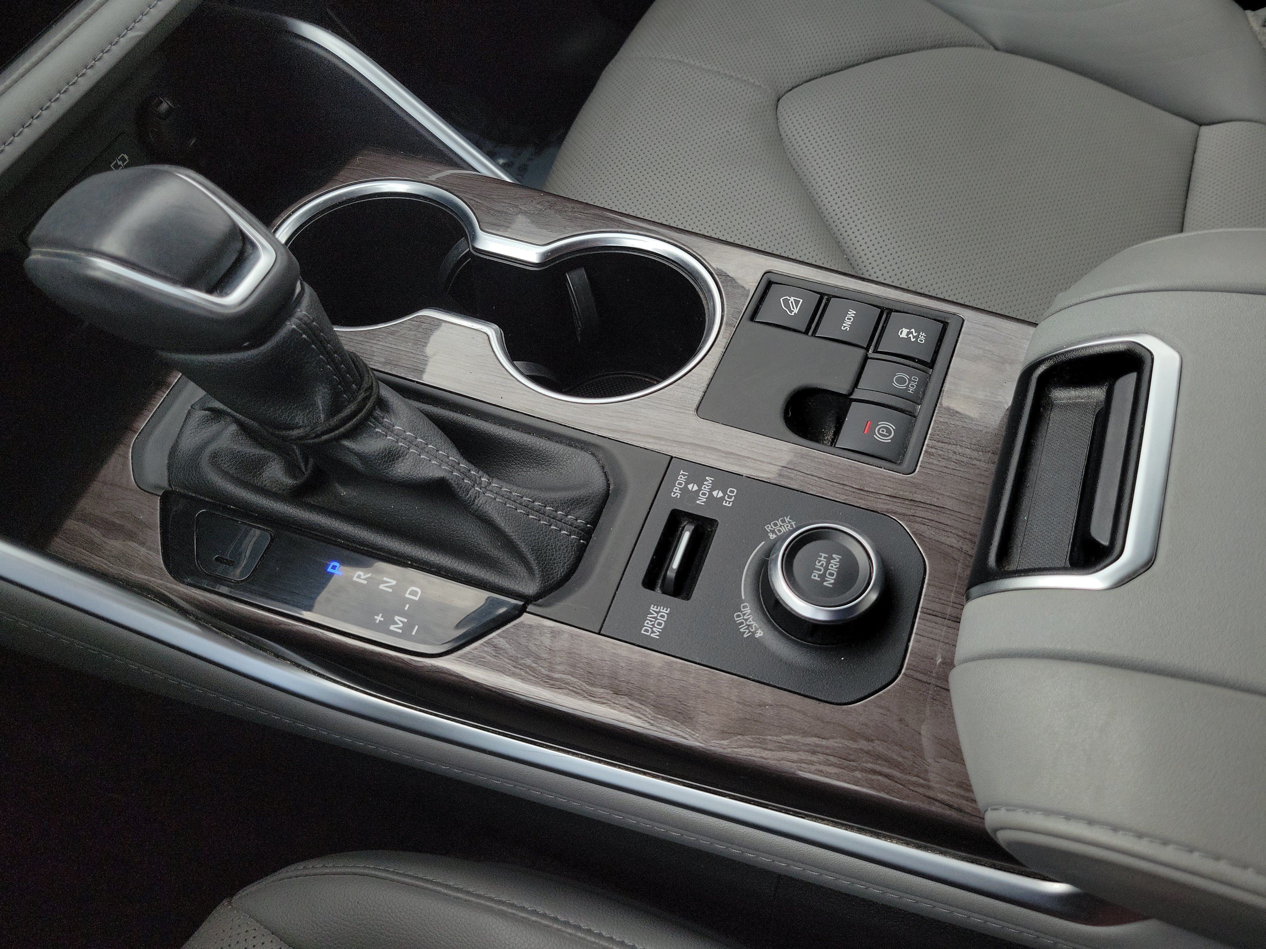 Used 2024 Toyota Highlander Limited AWD/4WD image 38