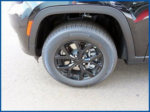 New 2025 Jeep Grand Cherokee L Altitude image 4