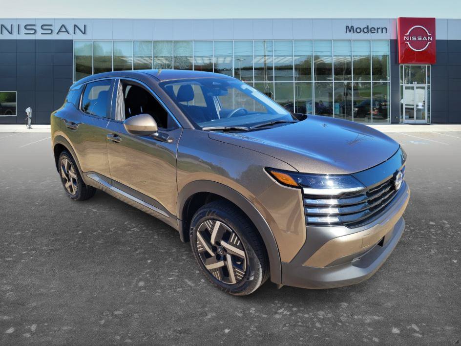 Certified 2025 Nissan Kicks SV w/ Charging Package FWD image 3