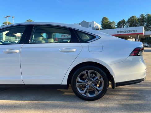 Used 2023 Honda Accord EX image 31