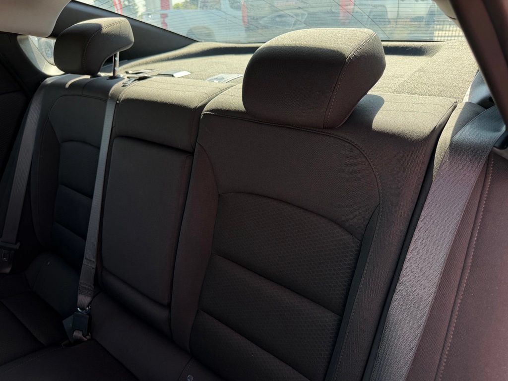 Used 2025 Chevrolet Malibu LT FWD image 11