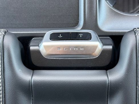 Used 2025 Ford Expedition Max Platinum AWD/4WD image 40