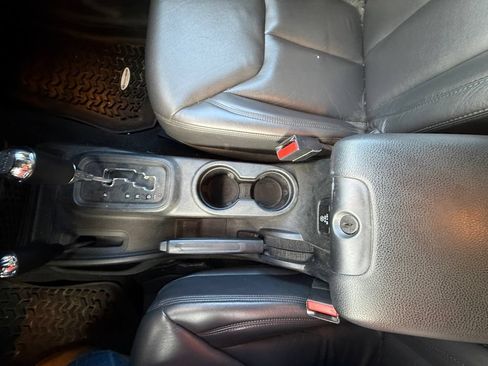 Used 2017 Jeep Wrangler Unlimited Sahara w/ Dual Top Group AWD/4WD image 28