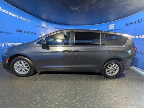 Used 2022 Chrysler Voyager LX FWD image 7