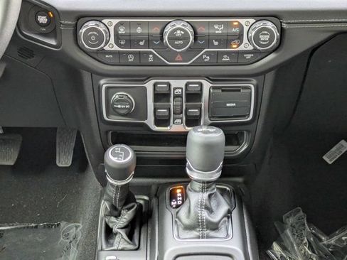 New 2026 Jeep Wrangler Unlimited Sahara AWD/4WD image 19
