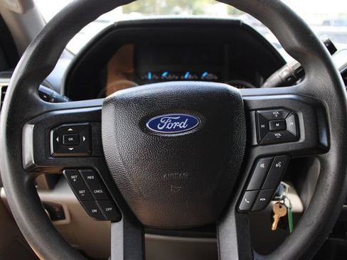 Used 2017 Ford F250 XLT w/ XLT Premium Package AWD/4WD image 10