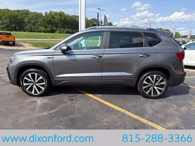 Used 2023 Volkswagen Taos SE FWD image 5