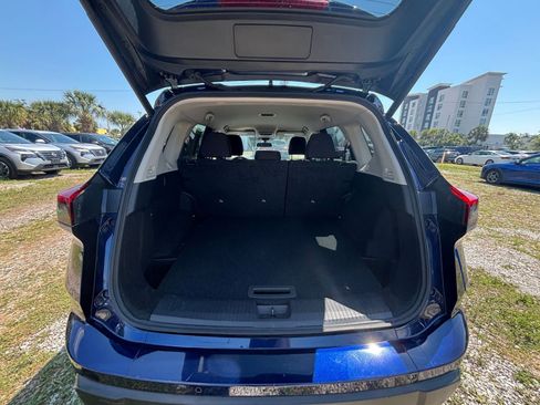 Used 2025 Nissan Rogue SV image 33