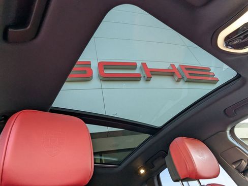 Used 2025 Porsche Macan image 27