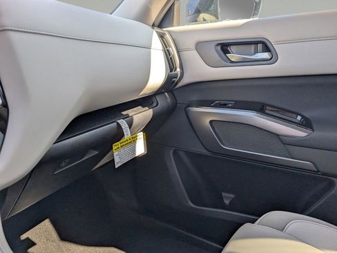 New 2026 Nissan Pathfinder SL image 28