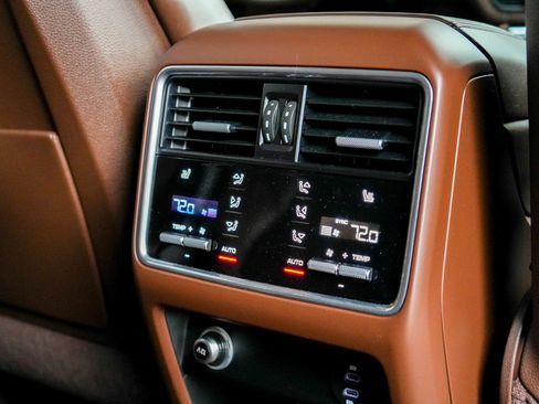 Used 2020 Porsche Cayenne Turbo AWD/4WD image 43