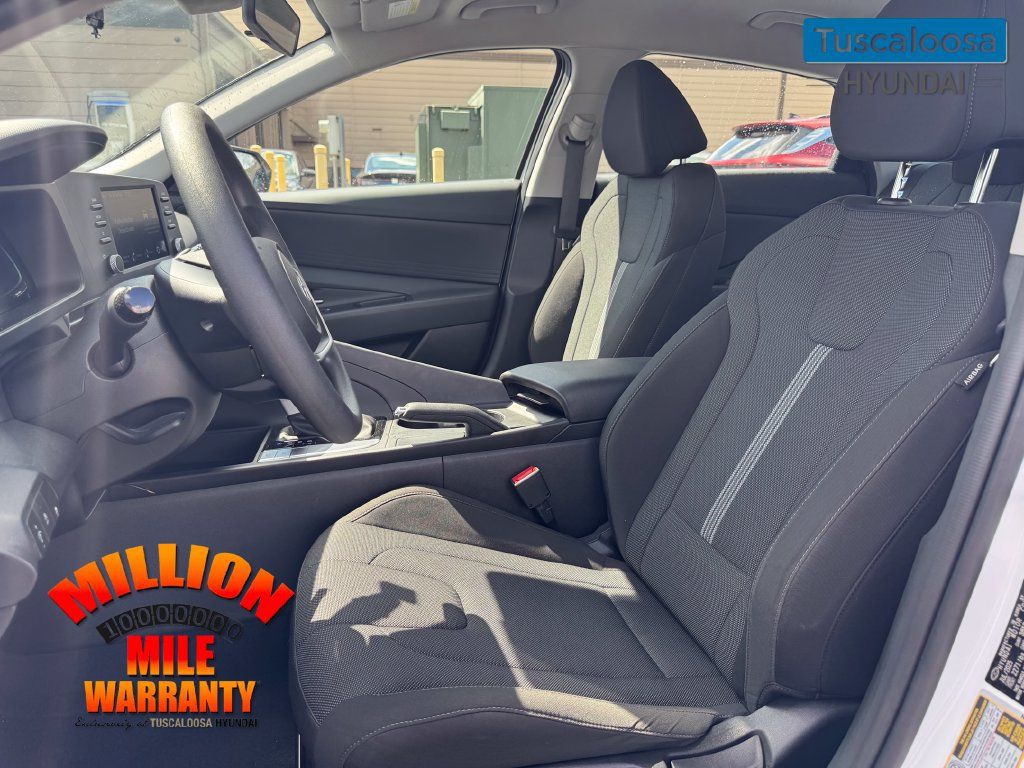Used 2025 Hyundai Elantra SE FWD image 10