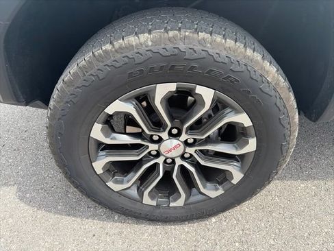 Used 2025 GMC Canyon Denali AWD/4WD image 10