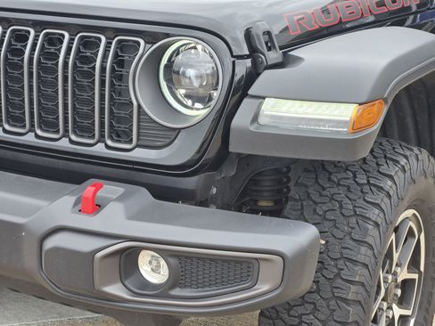 Used 2025 Jeep Wrangler Unlimited Rubicon AWD/4WD image 6