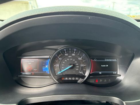 Used 2018 Ford Explorer XLT w/ Equipment Group 202A AWD/4WD image 16