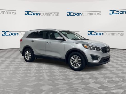Used 2018 Kia Sorento AWD image 2