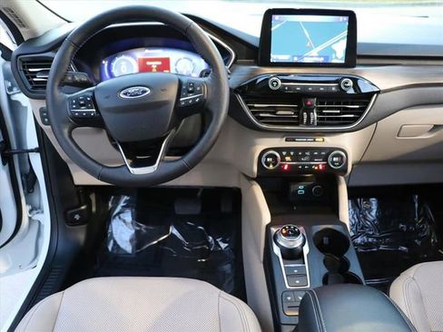 Used 2020 Ford Escape Titanium w/ Titanium Premium Package 2.0 image 17