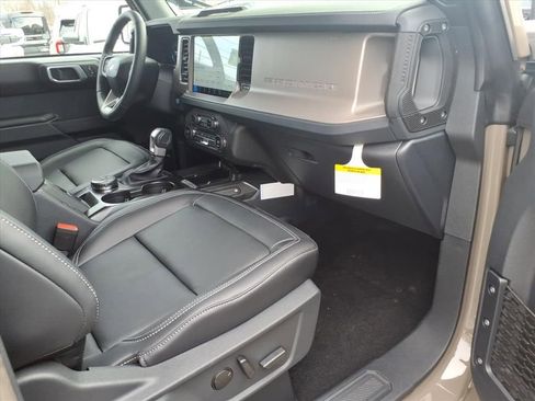 New 2026 Ford Bronco Outer Banks w/ Black Appearance Package image 9