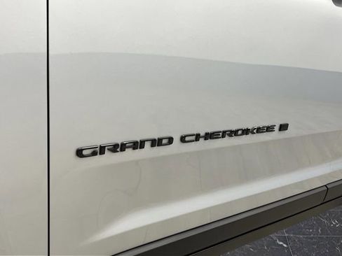 Used 2023 Jeep Grand Cherokee Altitude image 34