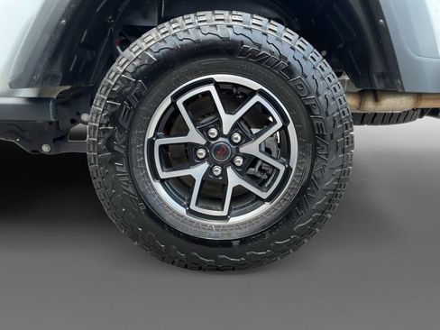 Used 2024 Jeep Gladiator Rubicon w/ Technology Group AWD/4WD image 8
