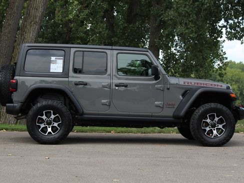 Used 2022 Jeep Wrangler Unlimited Rubicon w/ LED Lighting Group AWD/4WD image 9