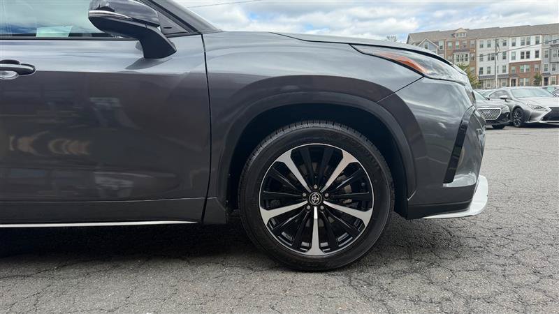 Used 2021 Toyota Highlander XSE FWD image 5