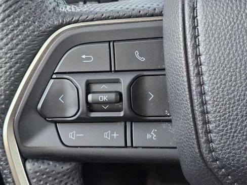 Certified 2025 Toyota Tacoma SR5 AWD/4WD image 17