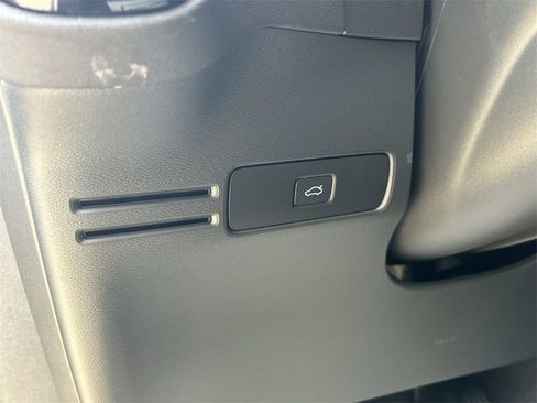 Certified 2024 Volvo XC40 B5 Plus w/ Protection Package Premier image 17