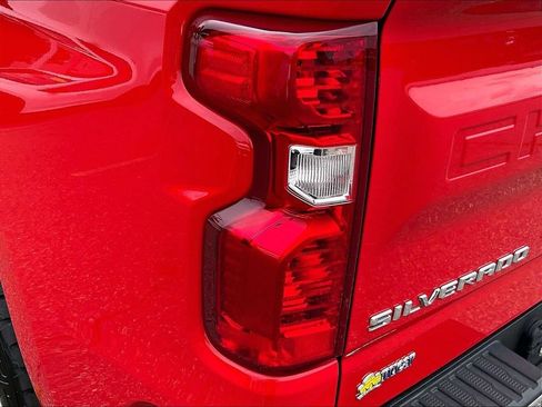 Used 2021 Chevrolet Silverado 1500 LT AWD/4WD image 33