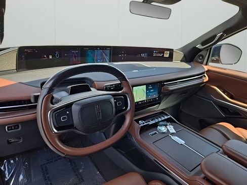 Used 2025 Lincoln Navigator Reserve AWD/4WD image 11