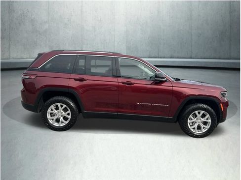 Used 2023 Jeep Grand Cherokee Limited AWD/4WD image 7