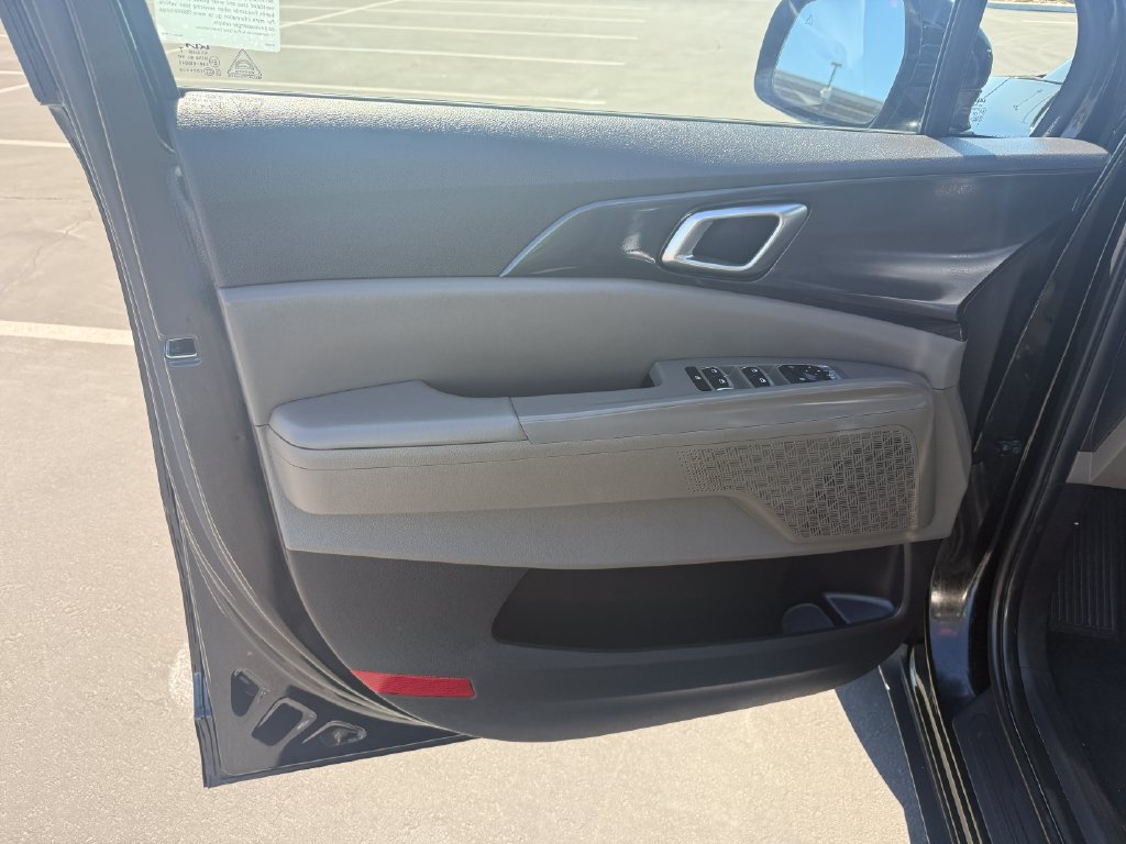 Used 2026 Kia Carnival LXS FWD image 10