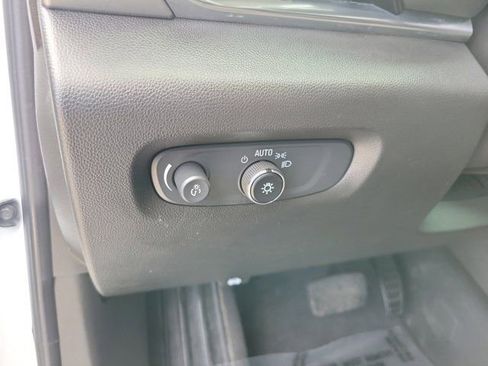 Used 2021 Chevrolet Traverse LS image 18