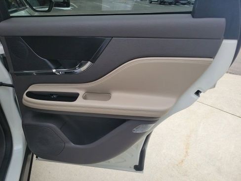 Certified 2024 Lincoln Corsair AWD image 24