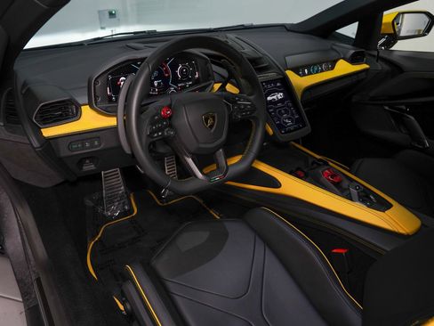 Used 2024 Lamborghini Revuelto AWD/4WD image 12