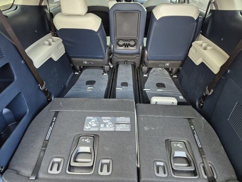 New 2026 Kia Carnival EX FWD image 14