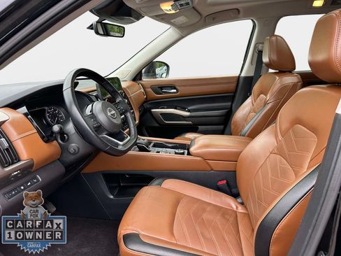 Used 2023 Nissan Pathfinder Platinum w/ Black Appearance Package AWD/4WD image 19