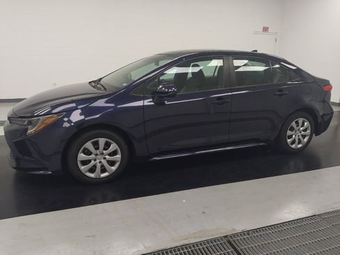 Used 2022 Toyota Corolla LE FWD image 2